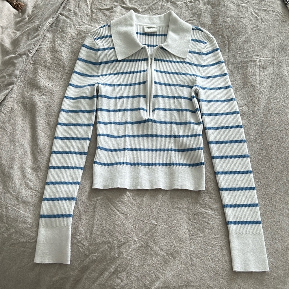 Abercrombie and Fitch women’s polo sweater XS